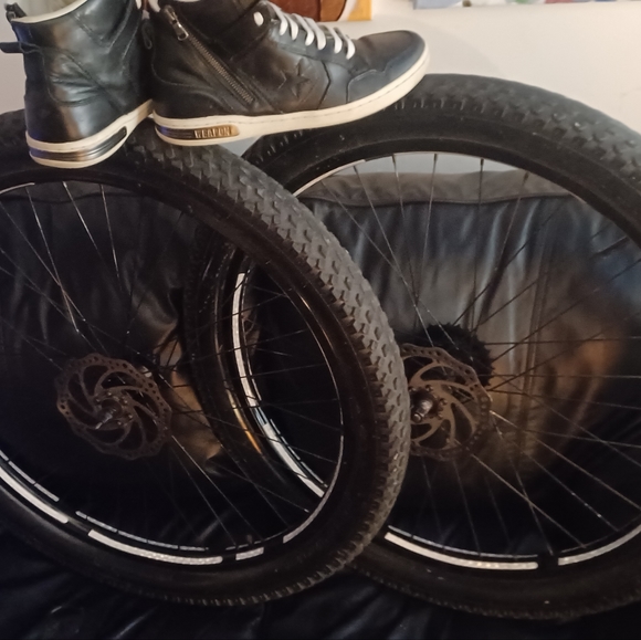 I've got the dopest converse wepon john vatos all leather Hightops, rare! - Picture 3 of 4